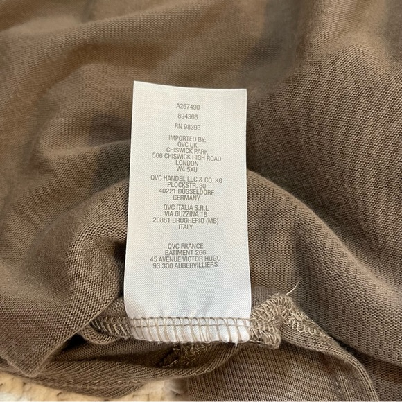 Lisa Rinna long sleeve slit side top - Picture 6 of 7